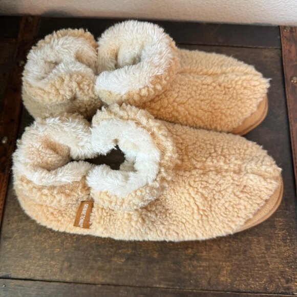 Minnetonka Brekyn Booties Women's Size 9M. - Picture 3 of 7